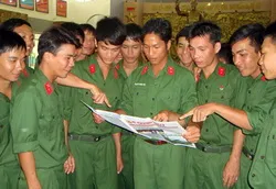 Lực lượng vũ trang QK7 học tập và làm theo gương Bác