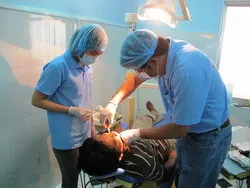 Khám bệnh, tặng quà cho người nghèo tại huyện Cần Giờ