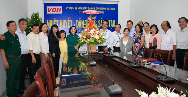 Đoàn đại biểu Thành ủy thăm Đài TNND TP.HCM nhân ngày 21-6