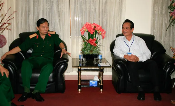 Lãnh đạo Bộ Tư lệnh Quân khu 7 thăm và chúc mừng Đài TNND TP.HCM 1