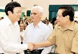 Chủ tịch nước Trương Tấn Sang tiếp xúc cử tri quận 3