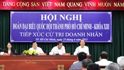 Chủ tịch nước Trương Tấn Sang tiếp xúc cử tri doanh nhân thành phố