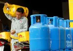 Giá gas tăng 13.000 đồng lên mức 378.000 đ/bình 12kg