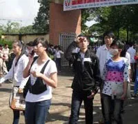 Nhiều thí sinh bị đình chỉ thi do mang ĐTDĐ vào phòng thi