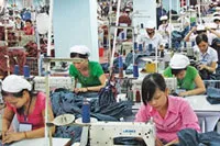 Nhận lương qua thẻ, người lao động nên thỏa thuận phí ATM với Cty, doanh nghiệp