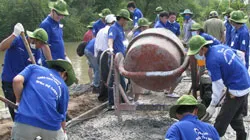 Sức trẻ Đại học Bách Khoa về với nông thôn
