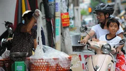 Bình luận: Không thể để thực phẩm bẩn mãi vây quanh người tiêu dùng