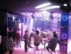Xử lí mại dâm: Cần ngăn chặn cả “cung” lẫn “cầu”