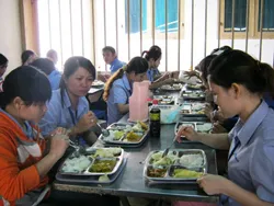 Tuyên truyền về kiến thức dinh dưỡng cho công nhân