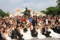 Lễ cưới tập thể năm 2013 cho 100 cặp đôi diễn ra vào ngày 2.9