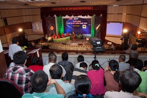 Soi khán giả hay thưởng thức giọng ca thí sinh?