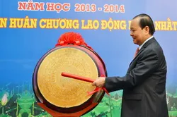 Trường THCS Nguyễn Du khai giảng và đón Huân chương Lao động hạng Nhất