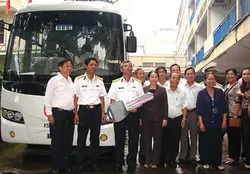 UBMTTQ TPHCM tặng ôtô cho TT huấn luyện 456 thuộc vùng 4 Hải quân