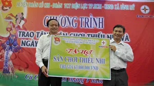 Tặng sân chơi cho thiếu nhi ngoại thành TPHCM dịp Tết trung thu