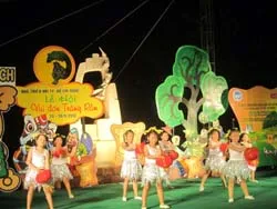 Lễ hội “Vui đón trăng rằm” năm 2013