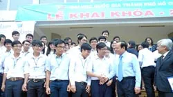 Sinh viên thành phố hội nhập và phát triển