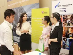 Doanh nghiệp tìm hiểu thông tin từ Hội nghị về chuỗi cung ứng 2013 tại Việt Nam