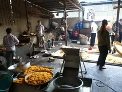 Huyện Bình Chánh tạm giữ, chờ xử lý gần 1,3 tấn thịt gà chà bông