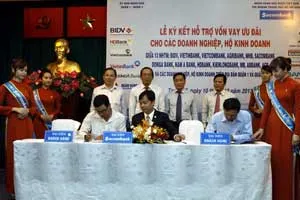 13 ngân hàng ký kết cho vay hơn 3.000 tỉ đồng
