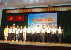 Quỹ Lawrence S Ting hỗ trợ cho các tân sinh viên Cao đẳng Sư phạm TPHCM