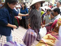 Đài TNND TPHCM và Đài PT-TH Đà Nẵng cứu trợ bà con bị thiệt hại do bão số 11 tại Đà Nẵng và Quảng Nam