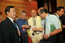 10 năm thực hiện Nghị quyết 36 của Bộ Chính trị về công tác đối với người VN ở nước ngoài