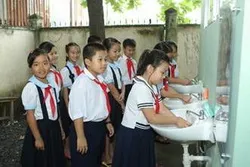 Trao tặng hệ thống xử lý nước sạch cho 3 trường học ở Tỉnh Đồng Tháp