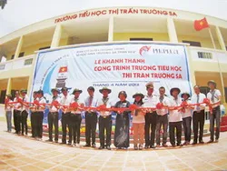 Trao vốn đợt 1 xây trường học trên đảo Sinh Tồn