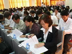 Nâng cao nhận thức chính trị, pháp luật cho công nhân lao động