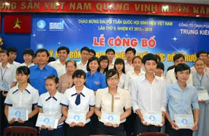 Ra mắt Quỹ học bổng toàn phần cho sinh viên vượt khó