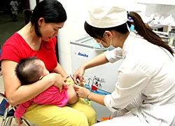 Từ ngày mai 11/11: TPHCM sẽ cho trẻ chủng ngừa vắc-xin Quinvaxem 5 trong 1 trở lại