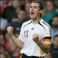 Klose bỏ lỡ cơ hội xô ngã kỷ lục của Gerd Mueller