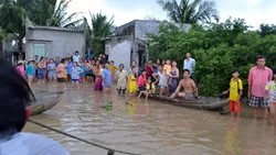 Miền Trung ứng phó với mưa lũ diễn biến phức tạp sau bão số 15