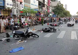 Bình luận: Chặn đứng thảm họa tai nạn giao thông bằng trách nhiệm công dân
