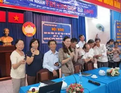 Hoa nở giữa cuộc đời