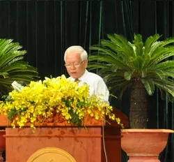 Chủ tịch UBND thành phố Lê Hoàng Quân kiểm tra tình hình thực hiện Nghị quyết Đại hội Đảng bộ TP lần IX tại quận 11