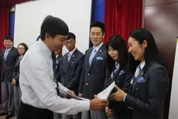 Học tiếng Việt để giúp Việt Nam