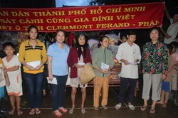 Ấm lòng nơi cơn lũ đi qua