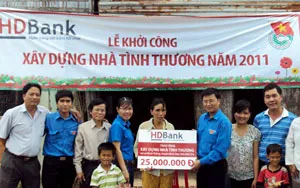 Đoàn Thanh niên HDBank ủng hộ kinh phí xây dựng 04 căn nhà tình thương tại Bến Tre