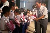 Trao tặng học bổng Nguyễn Hữu Thọ cho hơn 200 học sinh, sinh viên đợt 2