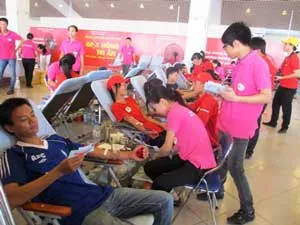 Nhiều đơn vị tích cực tham gia hiến máu