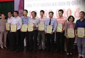Hơn 2,5 tỉ đồng giúp bà con ngư dân, trẻ em nghèo tỉnh Quảng Ngãi và cán bộ, chiến sĩ Trường Sa