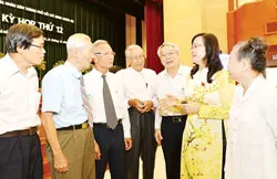 Phiên thảo luận của kỳ họp thứ 12 Hội đồng nhân dân khóa 8