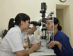 Bình Tân: 930 người cao tuổi được khám chữa bệnh về mắt