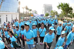 Đi bộ từ thiện ủng hộ người nghèo đón Tết