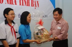 Lễ trao tặng Nhà tình bạn - năm 2014