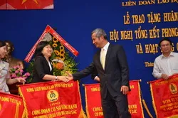 Phát huy những nhân tố tích cực góp phần xây dựng giai cấp công nhân ngày càng vững mạnh