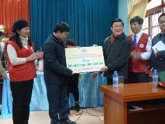Nhiều phần quà chăm lo cho người nghèo, gia đình chính sách