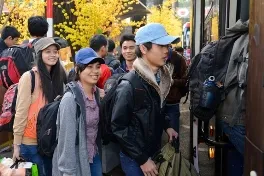 Tiễn 1.700 sinh viên khó khăn về quê đón tết