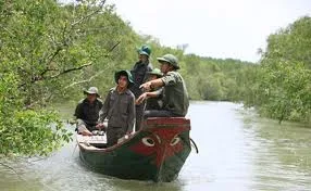 Phó Bí thư Thường trực Thành ủy thăm và tặng quà tết cho các đơn vị tại Cần Giờ